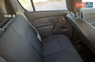 Хэтчбек Renault Sandero 2013 в 