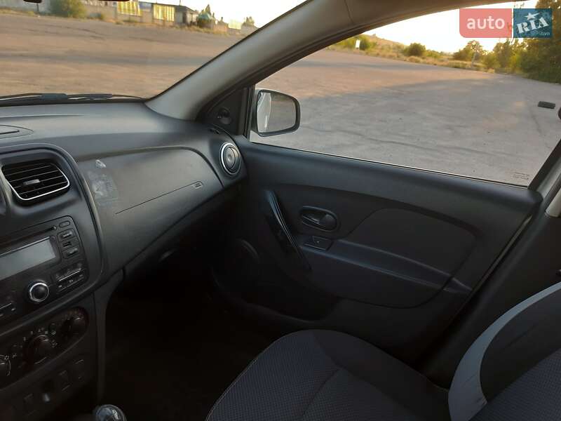 Хетчбек Renault Sandero 2013 в Дніпрі
