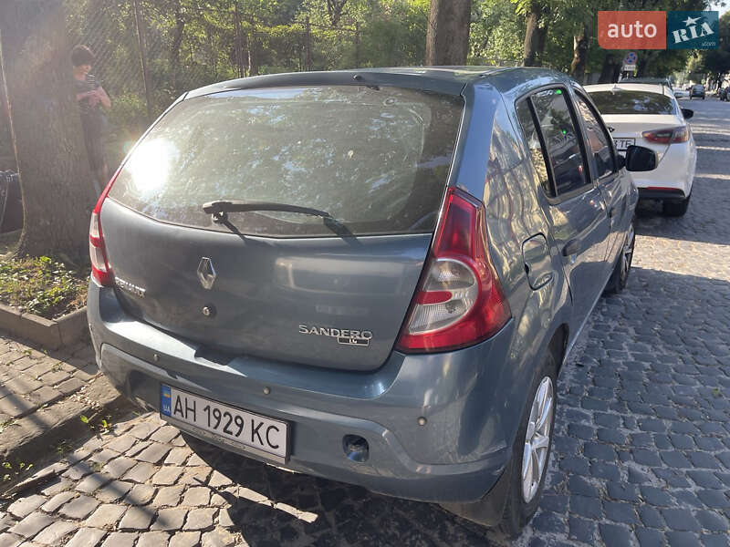 Хетчбек Renault Sandero 2010 в Львові