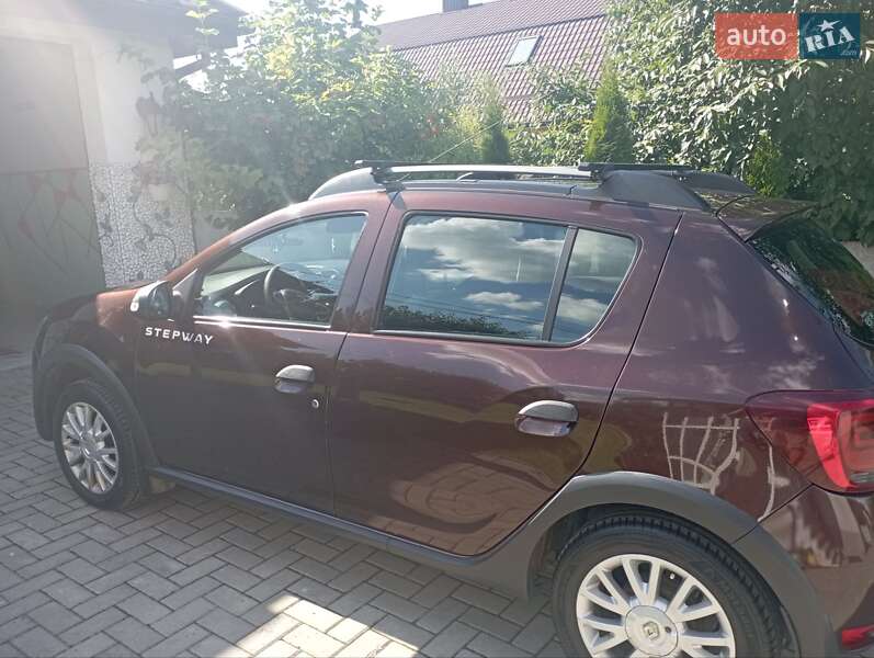Хэтчбек Renault Sandero 2017 в Ровно