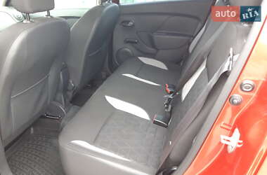 Хэтчбек Renault Sandero 2013 в 