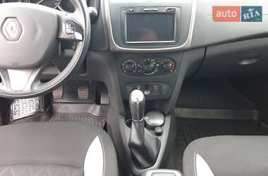 Хэтчбек Renault Sandero 2013 в 