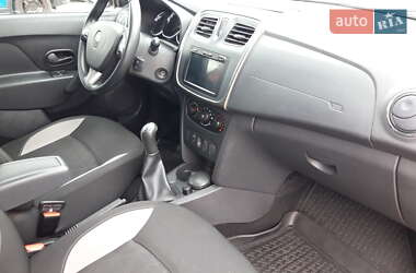 Хэтчбек Renault Sandero 2013 в 
