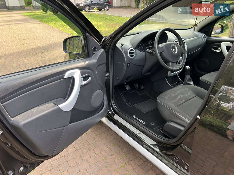 Хэтчбек Renault Sandero 2012 в Киеве