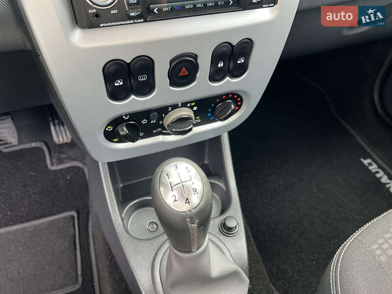 Хэтчбек Renault Sandero 2012 в Киеве