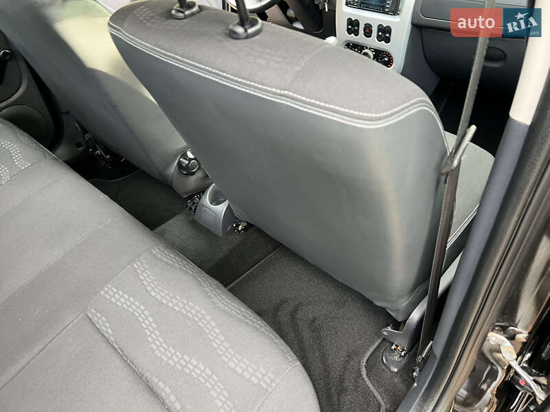 Хэтчбек Renault Sandero 2012 в Киеве