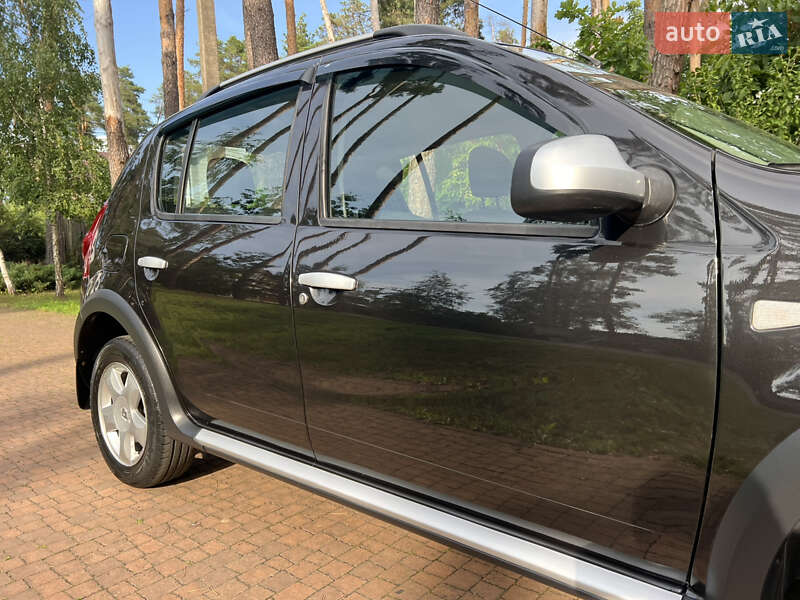 Хэтчбек Renault Sandero 2012 в Киеве