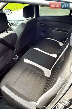 Хетчбек Renault Sandero 2017 в 