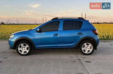 Хэтчбек Renault Sandero 2015 в 