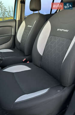 Хэтчбек Renault Sandero 2015 в 