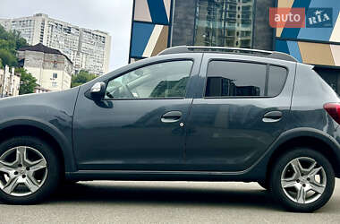 Хетчбек Renault Sandero 2017 в 