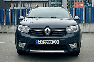 Хетчбек Renault Sandero 2017 в 
