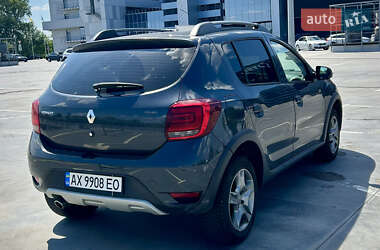 Хетчбек Renault Sandero 2017 в 