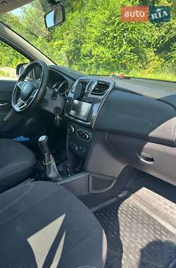 Хэтчбек Renault Sandero 2017 в 