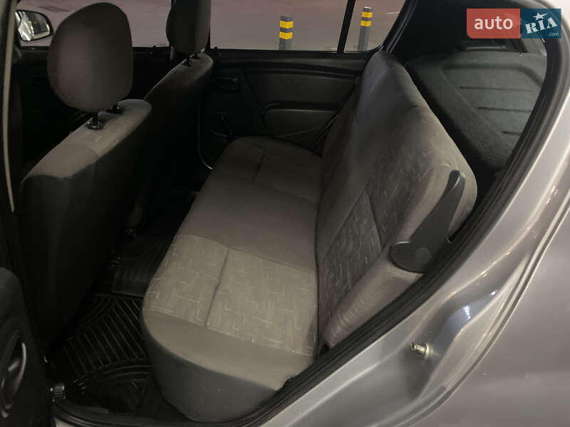 Хетчбек Renault Sandero 2010 в Житомирі