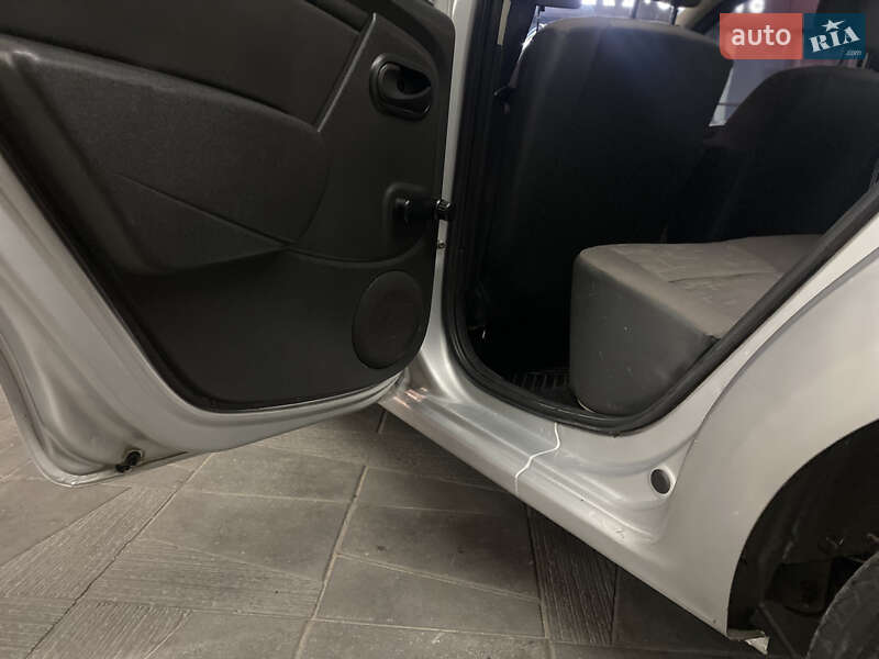 Хетчбек Renault Sandero 2010 в Житомирі