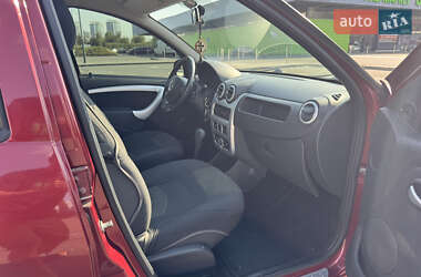 Хэтчбек Renault Sandero 2011 в 