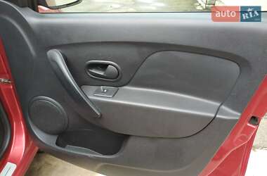 Хэтчбек Renault Sandero 2016 в 