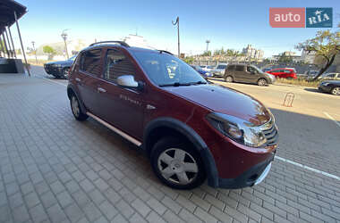 Хэтчбек Renault Sandero 2012 в 
