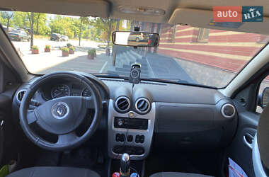 Хэтчбек Renault Sandero 2012 в 