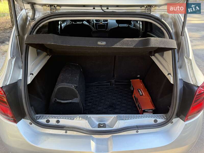 Хэтчбек Renault Sandero 2019 в Черкассах фото 12 Хэтчбек Renault Sandero 2019 в Черкассах