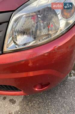 Хэтчбек Renault Sandero 2011 в 