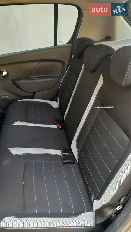 Хэтчбек Renault Sandero 2019 в Раздельной