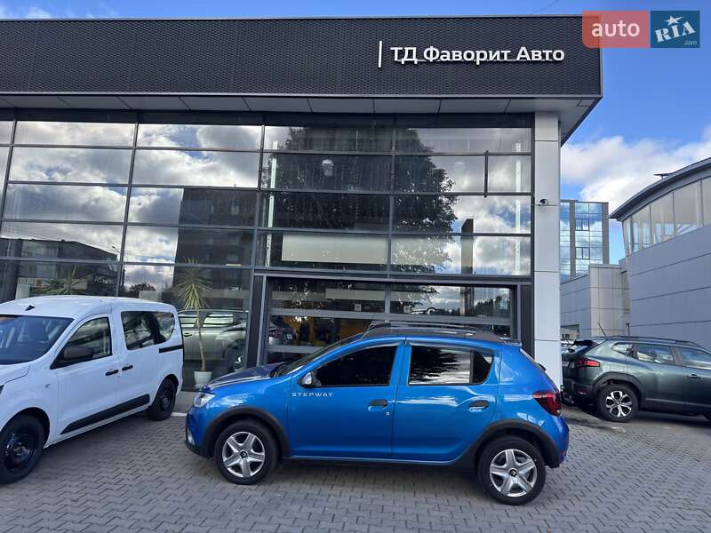 Хэтчбек Renault Sandero 2017 в Хмельницком