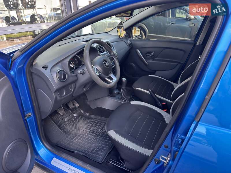 Хэтчбек Renault Sandero 2017 в Хмельницком