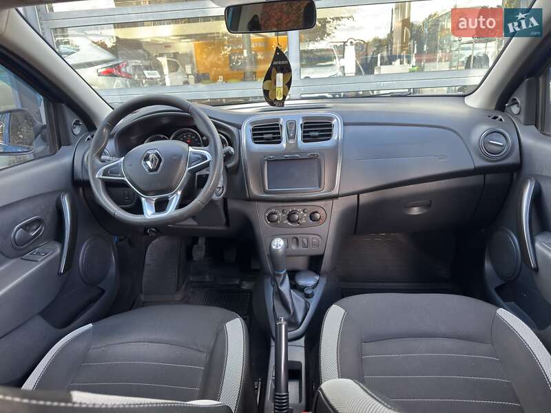 Хэтчбек Renault Sandero 2017 в Хмельницком