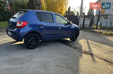 Хэтчбек Renault Sandero 2014 в 