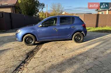 Хэтчбек Renault Sandero 2014 в 