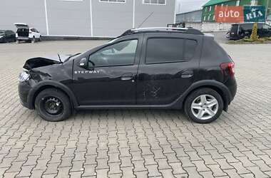 Хэтчбек Renault Sandero 2014 в 