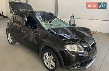 Хэтчбек Renault Sandero 2014 в 