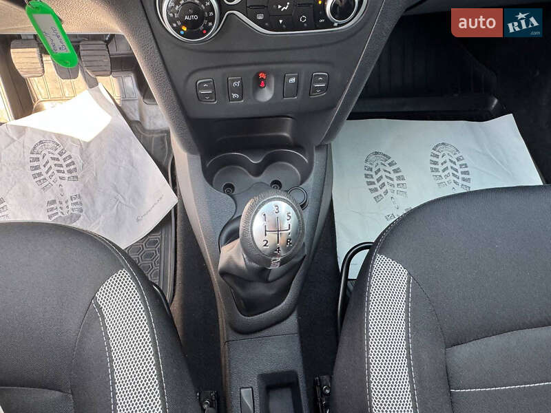 Хэтчбек Renault Sandero 2019 в Житомире