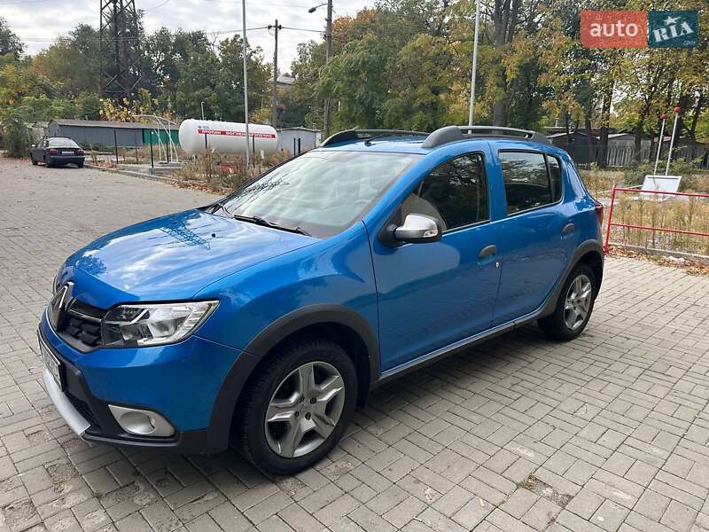 Хетчбек Renault Sandero 2017 в Дніпрі