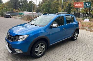 Хэтчбек Renault Sandero 2017 в 