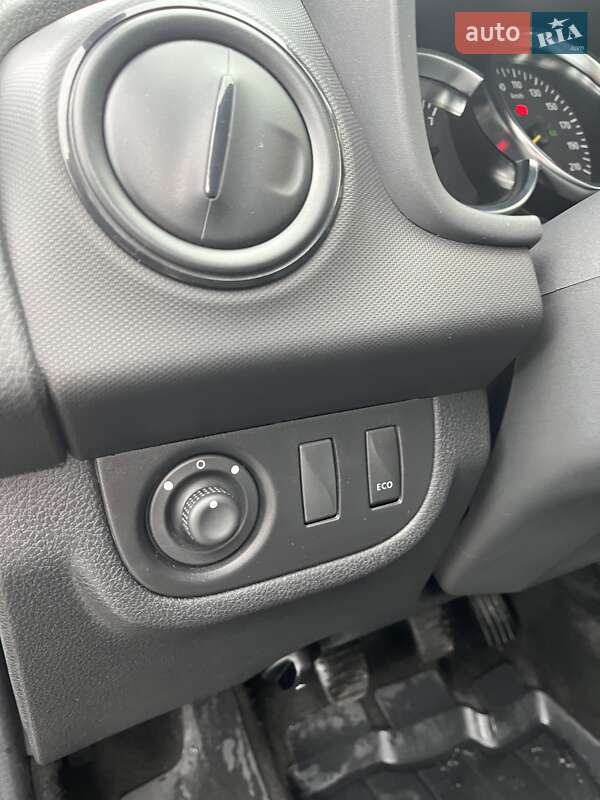 Хэтчбек Renault Sandero 2019 в Киеве фото 17 Хэтчбек Renault Sandero 2019 в Киеве