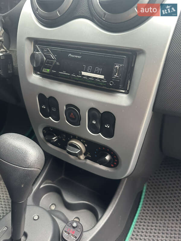 Хэтчбек Renault Sandero 2012 в Днепре