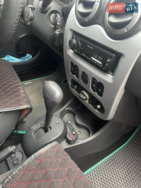 Хэтчбек Renault Sandero 2012 в Днепре