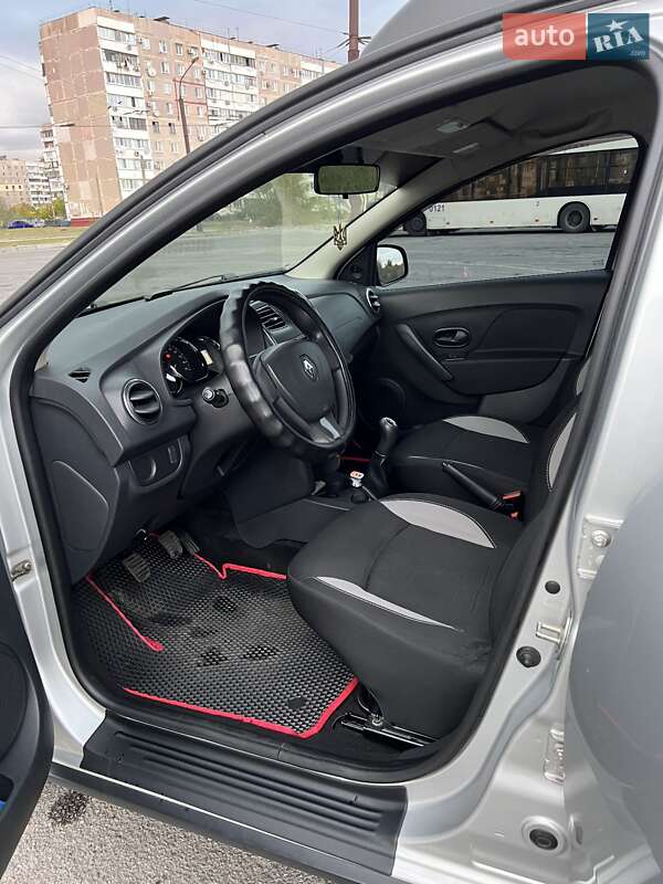 Хэтчбек Renault Sandero 2014 в Запорожье