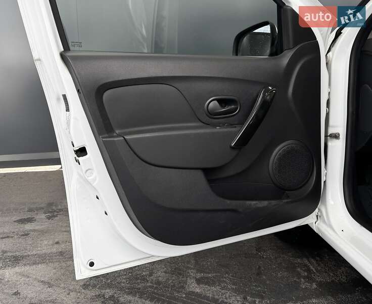 Хэтчбек Renault Sandero 2019 в Киеве фото 36 Хэтчбек Renault Sandero 2019 в Киеве