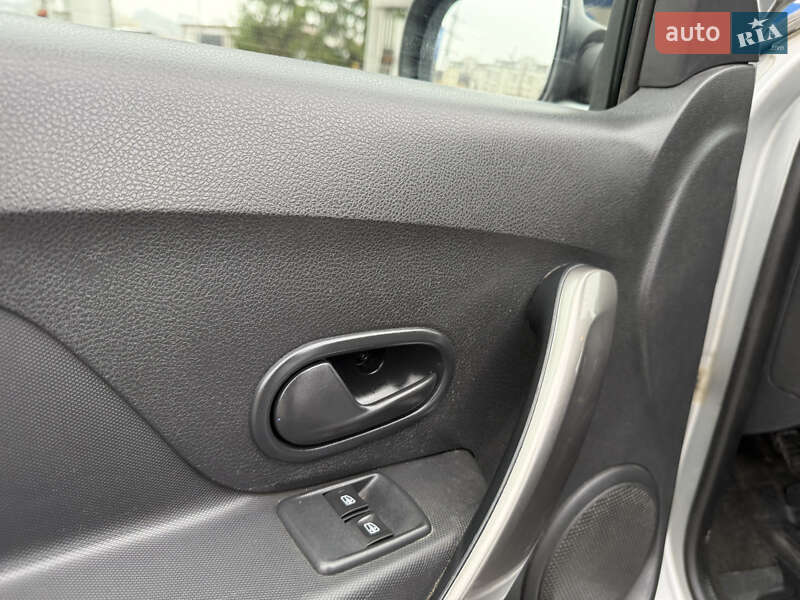 Хетчбек Renault Sandero 2016 в Хмельницькому