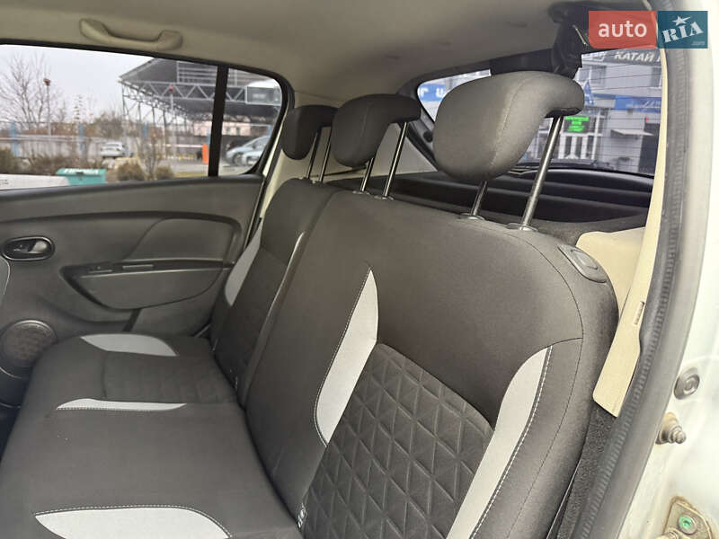 Хетчбек Renault Sandero 2016 в Хмельницькому