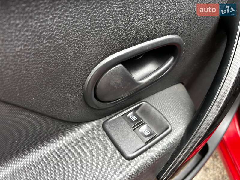 Хэтчбек Renault Sandero 2020 в Запорожье фото 17 Хэтчбек Renault Sandero 2020 в Запорожье