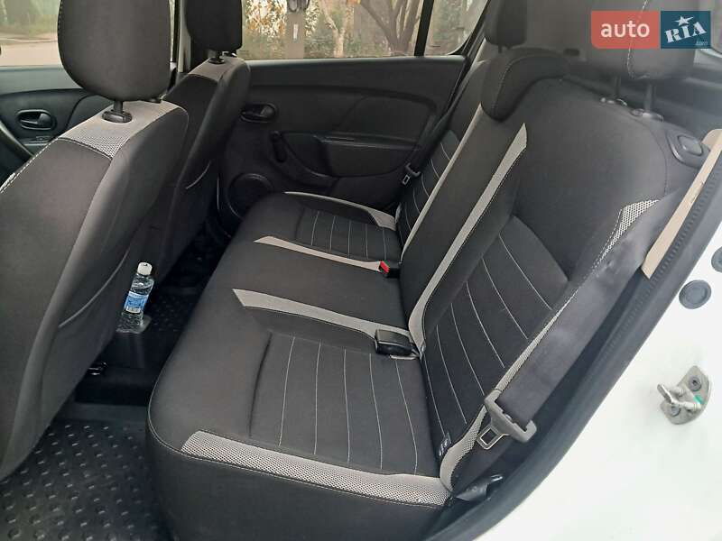 Хэтчбек Renault Sandero 2017 в Одессе фото 15 Хэтчбек Renault Sandero 2017 в Одессе