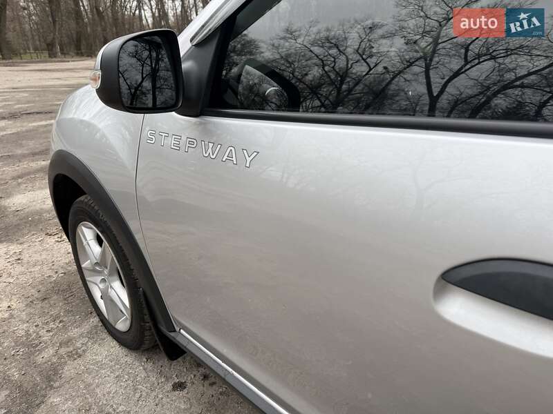 Хетчбек Renault Sandero 2015 в Сумах фото 12 Хетчбек Renault Sandero 2015 в Сумах