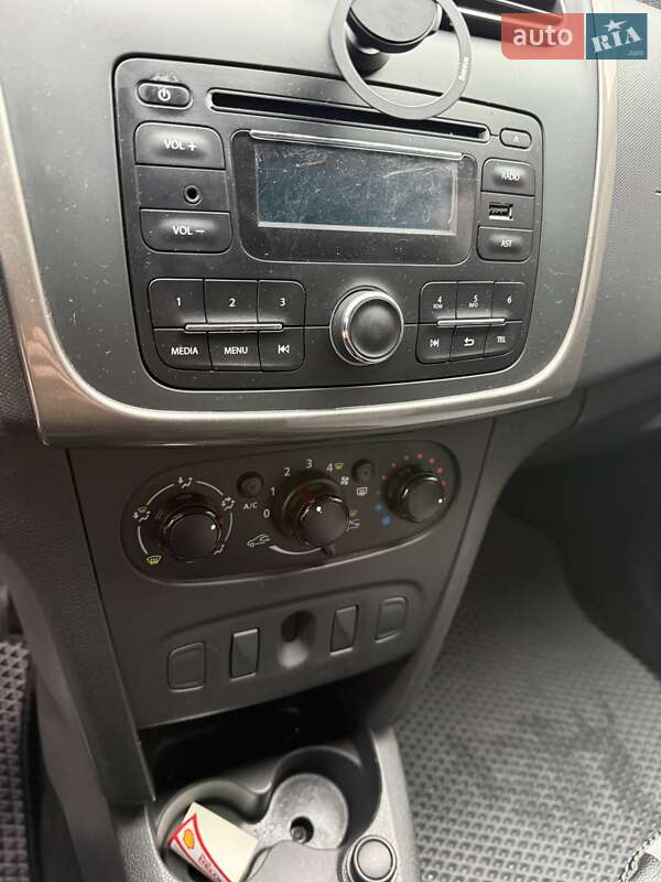 Хетчбек Renault Sandero 2015 в Сумах фото 16 Хетчбек Renault Sandero 2015 в Сумах