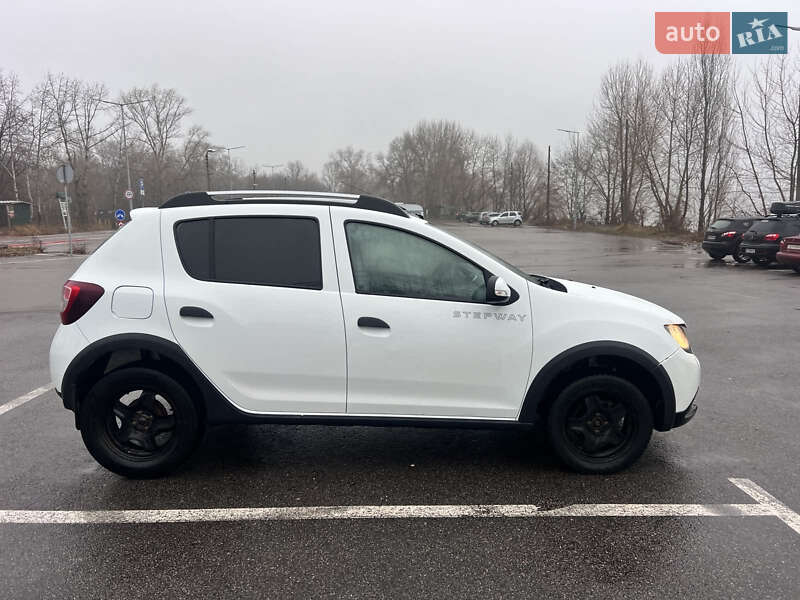 Хетчбек Renault Sandero 2016 в Києві фото 2 Хетчбек Renault Sandero 2016 в Києві