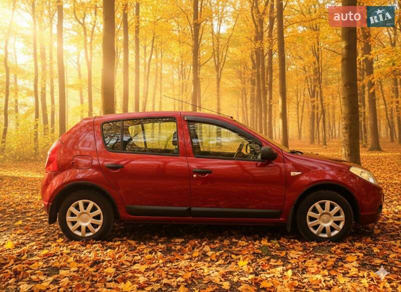 Хэтчбек Renault Sandero 2012 в Дубно